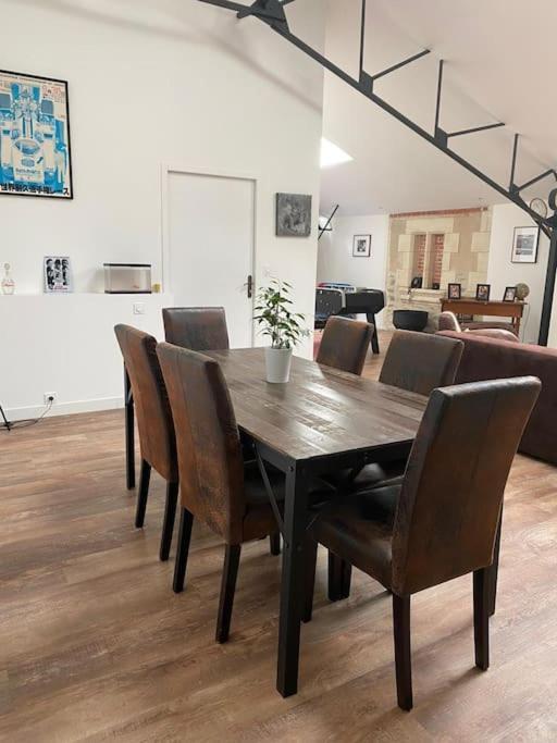 Loft Proche Centre Ville Hotes Habitant A L Etage Laval  Esterno foto