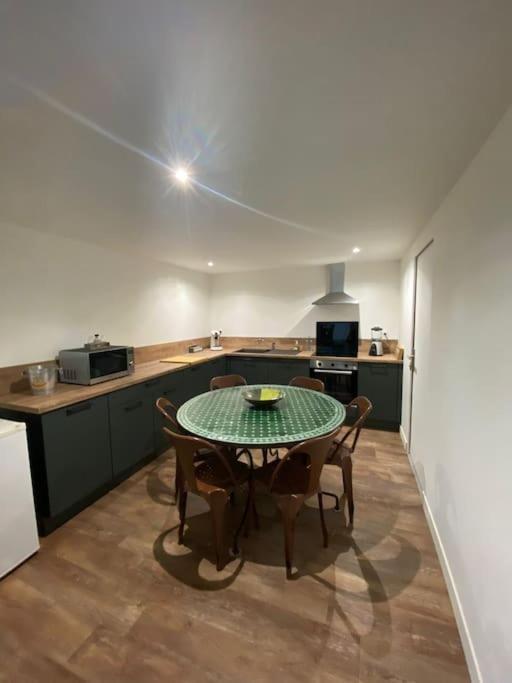 Loft Proche Centre Ville Hotes Habitant A L Etage Laval  Esterno foto